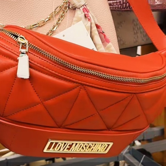 LOVE MOSCHINO SLING RED BAG!!! Gold details. ZIP close. New tags!!!! - Picture 1 of 6